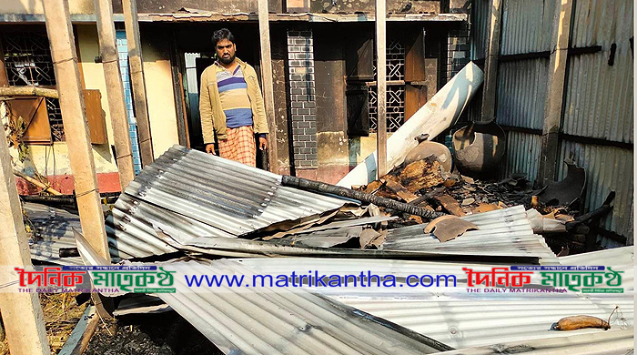 কালুখালীর সাওরাইলে আওয়ামী লীগ নেতার বাড়ীতে অগ্নিসংযোগ